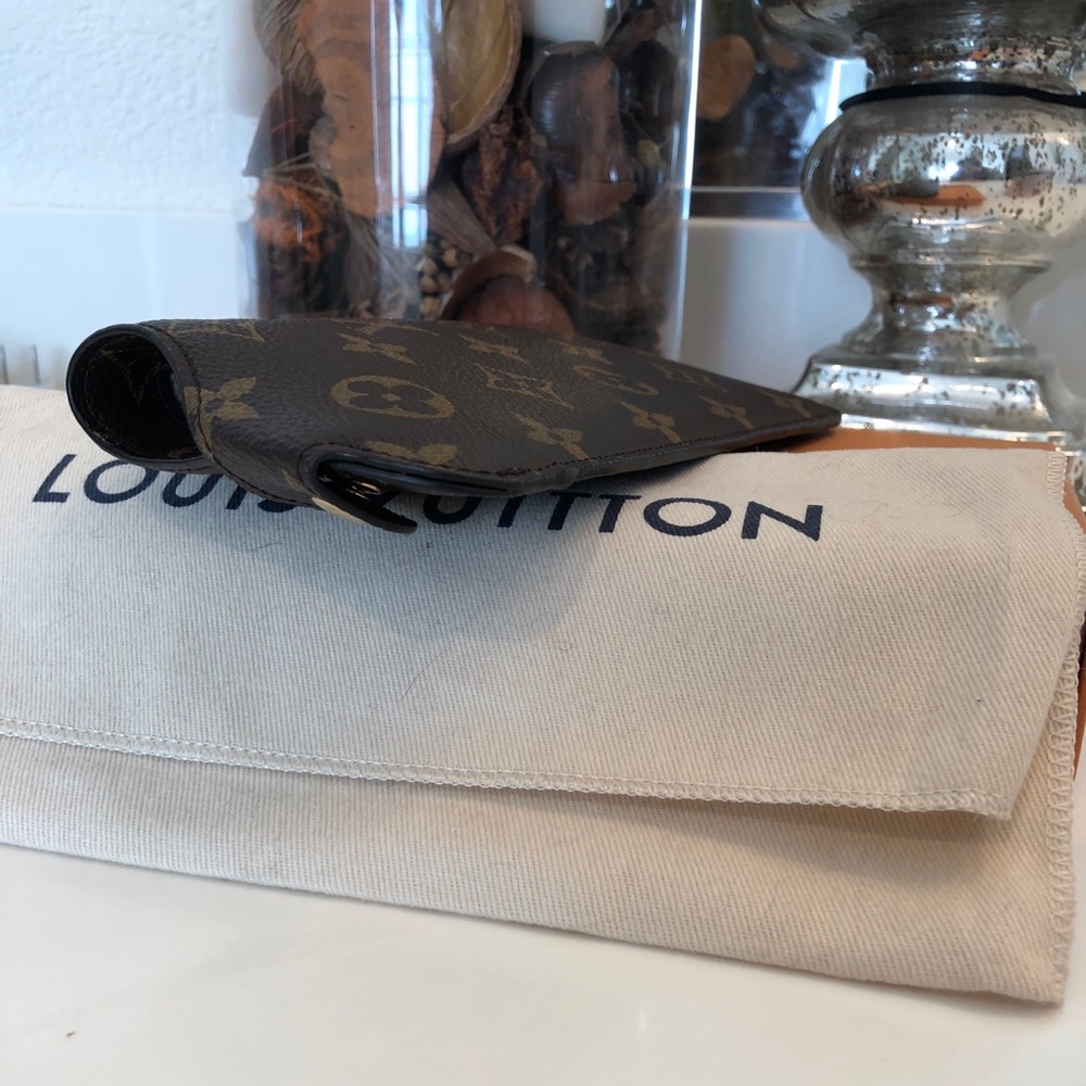 Louis Vuitton Sunglasses Case MM ❌❌SOLD❌❌ - Picture 4 of 6